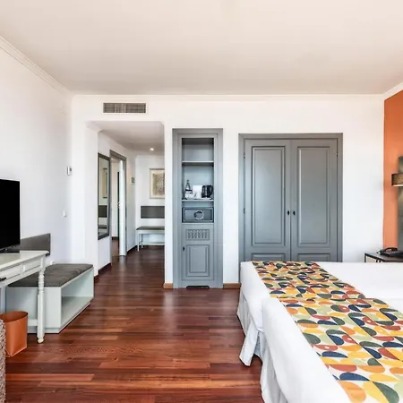 De La Palma Hotel