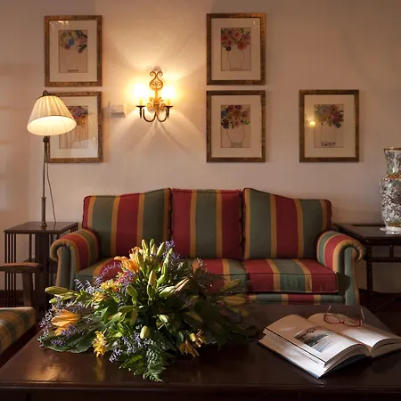 De La Palma Hotel